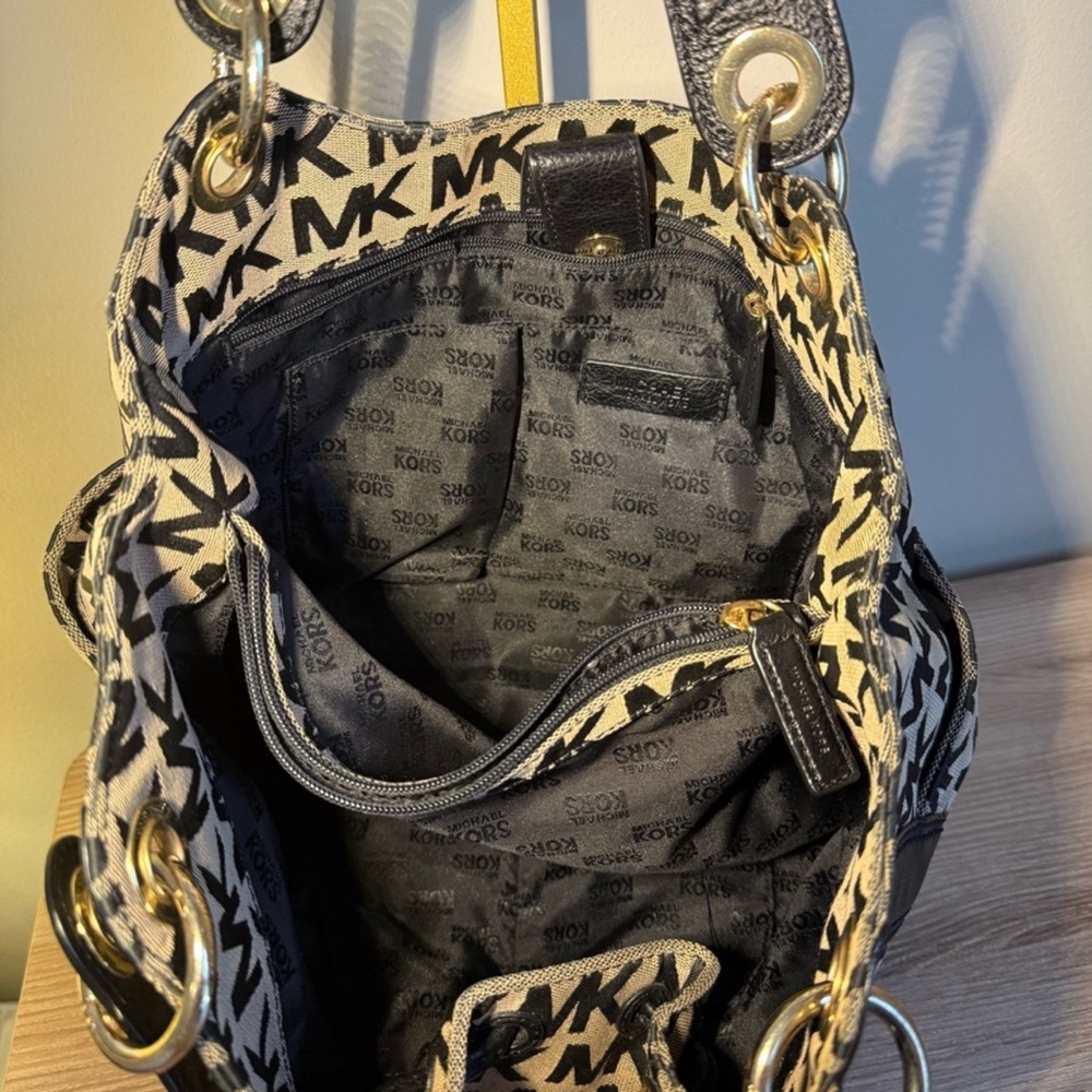 Michael Kors Large Signature Hobo Bag Black Canvas and Leather - Picture 4 of 7